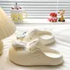 Birkenstock Crocs Feminino 2026 Verão Uso Externo DIY Coelho Branco Pequeno Conforto no Pé Estilo Férias Chinelos Fechados Feminino