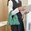 Bolso de mano de estilo francés con lentejuelas, elegante y de alta gama, con un diseño moderno y sofisticado.