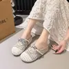 Sandalias Tejidas Huecas de Suela Gruesa Estilo Birkenstock de Nuevo Estilo para Verano con Malla Transpirable y Medias Zapatillas de Punta Cerrada para Mujer, Adecuadas para Uso en Exteriores en 2026