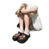 Zuecos de EVA de suela gruesa para mujer, con un lindo diseño de dibujos animados, estilo de punta cerrada y opción de uso bidireccional, con características transpirables y antideslizantes, suministrados directamente de fábrica para venta al por mayor