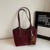 Bolsa de Trabalho para o Dia a Dia de Grande Capacidade Estilo Retrô para Mulheres Nova Moda Outono e Inverno Bolsa de Ombro Simples Bolsa Tote de Nicho