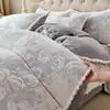 Conjunto de lujo de 4 piezas de terciopelo de leche tridimensional en relieve de grado A para maternidad, engrosado para abrigar en invierno, con ropa de cama de encaje con borlas