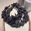 Diadema de Satén Plisado de Gama Alta con Dientes, Antideslizante, No Presiona la Cabeza, Adecuada para el Uso Diario, Accesorio para el Cabello Versátil y Elegante