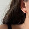 Mini Pendientes de Grano de Oro Pequeños con Diamantes Brillantes para Mujer, Pequeños y Delicados, Adecuados para el Uso Diario, Se Pueden Usar al Dormir, Pendientes de Plata Chapada de Alta Gama