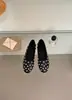 Zapatos de ballet con remaches para mujer, nuevo modelo de otoño 2026, punta redonda, planos sin cordones de corte bajo, cómodos zapatos casuales