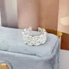 Anillo Abierto de Flor con Encaje Calado de Zircón Anillo de Dedo Índice de Moda y Elegante Lujo Accesible Anillo de Gama Alta de Nicho