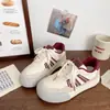 Zapatillas para Niñas 2026 Primavera y Otoño Nuevos Zapatos de Entrenamiento Alemanes para Niños Zapatos Deportivos Casuales Transpirables para Niños Versátiles Blancos de Moda