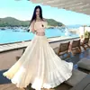 Lindo e Etéreo Vestido Branco de Praia para Mulheres, Perfeito para Looks de Férias e Ensaios Fotográficos na Ilha