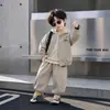 Traje Masculino de Primavera e Outono 2026 Novo Estiloso Infantil de Primavera Médio e Grande Meninos Esportivo Tendência Roupas Infantis Bonito Roupas de Primavera