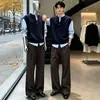 Conjunto de camisa de chaleco de punto cleanfit azul oscuro para hombre, atuendo de otoño con alto sentido de inteligencia, estilo old money con pantalones vaqueros occidentales