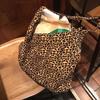 Moda Coreana Bolso de Lona con Estampado de Leopardo Bolso de Tela de Hombro para Estudiante Combinable para Mujer Bolso de Lona Estilo Similar de Kong Xiaozhen Song Huiqiao