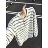 Camiseta Henley de manga corta retro americana para hombre, marca de tendencia de verano, top a rayas para pareja, diseño de moda urbana con botones, manga media