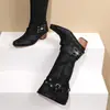 Botas para Comércio Exterior de Cabeça Quadrada 43 2023 Manga Grossa Salto Médio Sapatos Femininos Botas de Couro com Rebite tamanho plus size Botas de Cavaleiro Fivela de Cinto 40 Preto