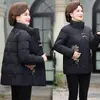 Casaco Grosso de Algodão com Gola Alta Estiloso de Outono e Inverno para Mãe, Nova Moda para Mulheres de Meia-Idade, Roupa de Inverno para Meia-Idade e Idosos, Jaqueta Pequena de Algodão da Moda