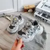 Tênis com fivela giratória para crianças, novos modelos de outono 2026, tênis estilo "dad shoes" para meninas, tênis de trilha para atividades ao ar livre para meninos, calçados casuais
