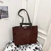 Bolso Cubo Portátil de Contraste de Color Retro Francés Transfronterizo Nuevo para Mujer Otoño e Invierno Versátil para el Trabajo y los Viajes Bolso Cruzado