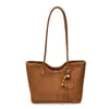 Bolsa grande retro simples para mulheres, nova bolsa de mão estilosa de grande capacidade para o dia a dia, bolsa de ombro casual sob o braço, moderna