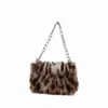 Bolso de Peluche Europeo, Americano, Japonés y Coreano Transfronterizo, Bolso de Hombro de Piel con Cadena Estampado de Leopardo, Ambiente de Otoño e Invierno, Bolso de Axila de Alta Gama Moderno y Genial