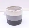 Fábrica de cestas tejidas a mano gris claro profundo m blanco cuerda de algodón tricolor con trenza retorcida cesta de almacenamiento exportación de comercio exterior
