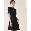 Nuevo Vestido Negro Estilo Chino con Cierre de Botones, Nuevo Modelo Verano 2025, Cheongsam Elegante y Modernizado, Vestido Adelgazante de Alta Gama
