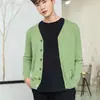 Cardigã de Malha com Gola V Masculino Primavera e Outono Solto Estilo Coreano Jaqueta Suéter Elegante Tamanho Grande Estilo College Cor Sólida Suéter Simples