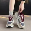 Zapatos Retro de Papá para Mujer Verano 2025 Nuevos de Suela Gruesa de Plataforma Versátiles para Mostrar el Pie Pequeños Ligeros Deportivos Casuales