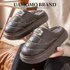 Pantuflas de algodón para hombre de talla grande, nuevo estilo invierno 2026, para uso en interiores, antideslizantes, cálidas y adecuadas para personas mayores, con forro de felpa añadido y suelas gruesas