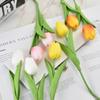 Venta al por mayor de fábrica tulipán de alta gama flor de simulación realista arreglo floral paisajismo decoración del hogar jarrón juego de boda disparo