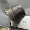 Sombrero de pescador de nicho retro de cuero PU envejecido para mujer, moda casual para otoño e invierno, combina con todo, frente largo, atrás corto, sombrero de cubeta, a prueba de sol