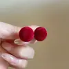 Pendientes de Bola Flockados de Colores para Mujer 2025 Nuevos Accesorios Retro Pendientes Otoño e Invierno Pendientes de Alto Nivel Estilo Hong Kong