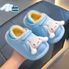 Pantuflas de algodón de invierno para niños Sanrio, unisex, cálidas y forradas de felpa, impermeables, con diseño de Kuromi, estilo bebé con talón cerrado