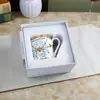 Estilo Europeo Hueso de China Moda Plato de Cena Traje Serie Primavera Temprana Taza de Café y Platillo Taza y Platillo Doble Taza Caja de Regalo