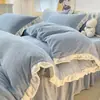 Juego de ropa de cama de cuatro piezas de terciopelo de leche de invierno, cálido y con forro polar, estilo princesa con ribete de encaje, funda de edredón de forro polar coral, sábana bajera y faldón de cama