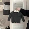 Camisetas de Base para Meninas Primavera e Outono 2025 Novo Estilo Gola Baby Doll Manga Longa Camiseta Roupas Versáteis para Bebê