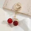 Adorno Colgante de Cereza Roja de Amazon Colgante para Bolso Europeo y Americano Colgante Lindo Adorno de Fruta de Simulación Colgante de Bolso de Moda