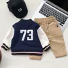 Chamarra de Béisbol para Bebé Transfronteriza 2025 Otoño Nuevo Estilo Unisex Infantil Bloques de Color Ropa para Exteriores Manga Larga Bordado Superior Moderno
