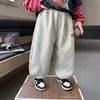 Calça de Moletom Infantil Meninos Moda Outono Casual Esportiva 2026 Novo Estilo Meninos Bebês Primavera Outono Fina Cintura Elástica Calça Tendência