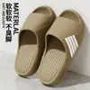 Pantuflas para hombre con sensación cómoda, nuevo modelo verano 2025, antideslizantes para interior del hogar, sin olor, sandalias de suela gruesa para pareja de mujeres