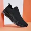 Sapatos Casuais Masculinos, Sapatos Slip-On Respiráveis de Malha, Tênis Esportivos com Design Vazado, Esportivos e Leves