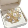 Nuevo broche de cristal exquisito alta gama elegante corsage pin transfronterizo Joker accesorios para suéter traje venta al por mayor