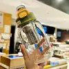 Copo de vidro de grande capacidade, resistente ao calor e à prova de quedas, com um infusor embutido para separar as folhas de chá da água e um canudo para beber facilmente em movimento
