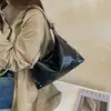 2026 Nova Bolsa Tote Outono Inverno Retro Sensação de Luxo Grande Capacidade Versátil para o Trabalho Transversal Ombro Único