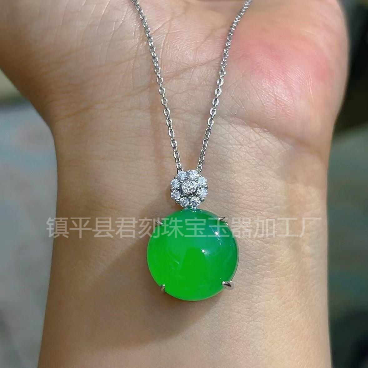 玉髓吊坠