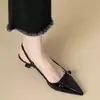 Sandálias Elegantes de Bico Fino e Fechadas em Couro Envernizado Estilo Francês para Mulheres, Novo Modelo 2026, Sandálias Versáteis Estilo Fada Retrô com Salto Fino e Costas Abertas