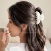 Peinado semirecogido único y hermoso 2026, pinza de cangrejo de tamaño mediano extremadamente atractiva para la parte posterior de la cabeza, accesorio de pinza para el cabello simple