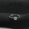 Nuevo anillo de diamantes cuadrados para mujer, diseño de nicho, ligero, de lujo, con apertura para el dedo índice, simple, dulce y fresco para novia, venta al por mayor