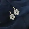 Pendientes de Flor de Lujo Accesible de Gama Alta 2025 Nuevos Populares Nicho Coreanos Elegantes Populares Pendientes de Circonita Sintética para Mujer