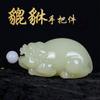 Jade Afgano Natural Ojo de Gato Jade Verde y Blanco Pixiu Pieza de Mano Sapo Dorado Afgano Col Rápida Pieza de Mano Venta al por Mayor