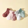 Calcetines de Encaje Dulces para Bebé, Diseño con Puntos de Pegamento Antideslizantes, Algodón Peinado, Transpirables y Cómodos para Niñas y Bebés
