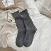 Meias cinzas femininas outono novo estilo coreano cor sólida versátil meias de cano médio estilo japonês malha texturizada punho folgado meias amassadas